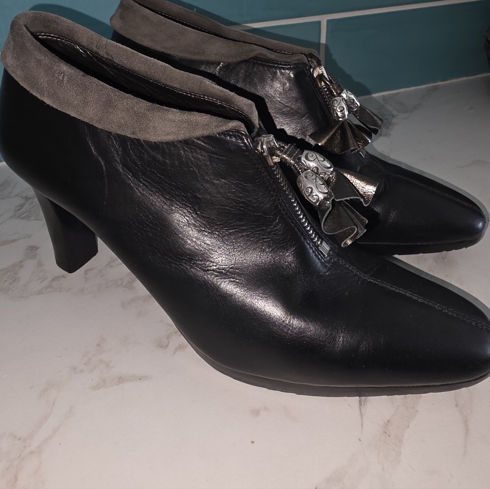 Brighton Black Leather  Heels 7.5 Pumps with Silver  Accents